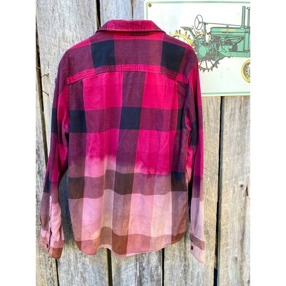 Cozy Size L Distressed Red Buffalo Plaid Flannel - Picture 2 of 4